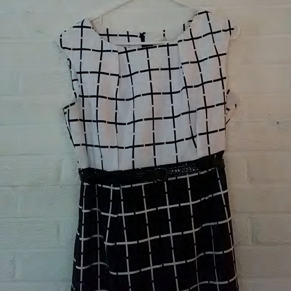 Black and White Midi Dresa